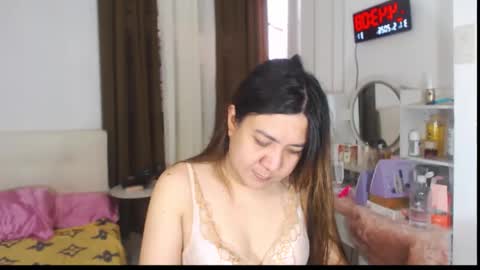 Snapshot of stellahugets chatting on May 31, 2026, 8:43 am Stella online show from May 31, 2026, 8:43 am