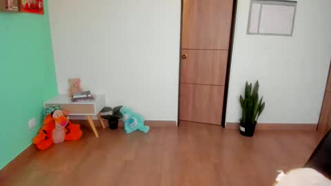 sara  instagram sariishalove online show from October 5, 2025, 12:03 pm