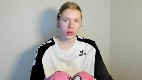 S T E L L A online show from November 6, 2025, 10:05 am