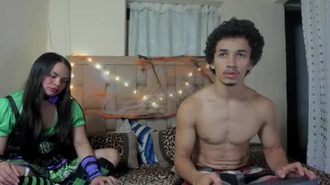 Stepcouple   online show from October 22, 2025, 10:20 pm