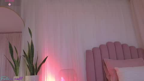 stephania_let online show from October 3, 2025, 1:19 pm