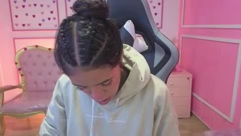 Stephania online show from September 20, 2025, 11:33 am