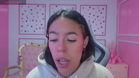 Stephania online show from October 6, 2025, 11:29 am