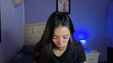 Stephania online show from April 9, 2026, 4:23 pm