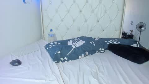 Anny online show from September 19, 2025, 10:10 pm