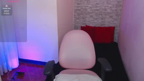 stephany_rodriguez_ online show from October 14, 2025, 1:56 pm