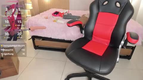 Stephany online show from December 15, 2025, 3:27 pm