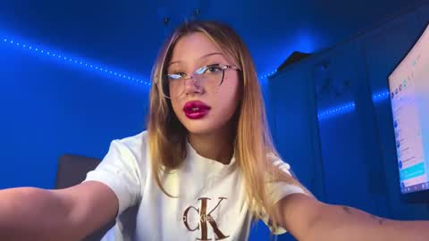 Snapshot of stepheniesemans chatting on February 16, 2026, 4:14 pm Stef online show from February 16, 2026, 4:14 pm