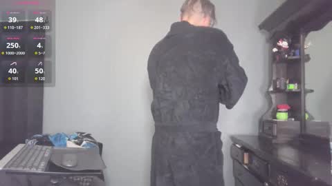 Im Yours online show from December 2, 2025, 11:26 am