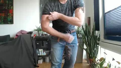 Snapshot of steveo_85 chatting on February 22, 2025, 1:35 pm white beef online show from February 22, 2025, 1:35 pm