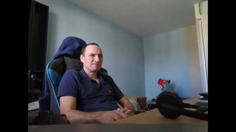 Snapshot of stickolive1 chatting on October 6, 2025, 11:18 am stickolive1 online show from October 6, 2025, 11:18 am