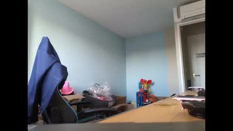 stickolive1 online show from December 17, 2025, 3:18 pm