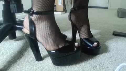 Snapshot of stilettodoll chatting on October 22, 2025, 10:37 am StilettoDoll online show from October 22, 2025, 10:37 am