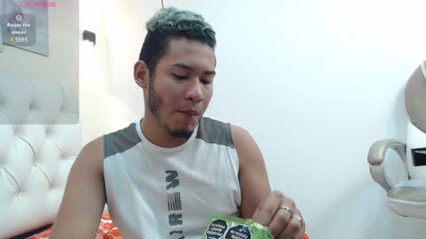 Snapshot of stivxtaczu chatting on December 2, 2024, 8:52 am STIV AND TACZU online show from December 2, 2024, 8:52 am