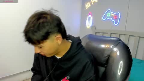 Stiwen online show from November 7, 2025, 1:55 pm