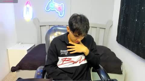 Stiwen online show from November 15, 2025, 2:02 pm