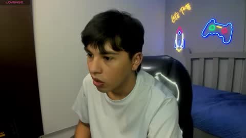 Stiwen online show from November 25, 2025, 3:34 pm