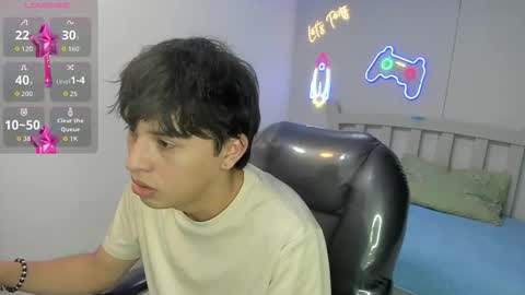 Stiwen online show from December 18, 2025, 7:42 pm