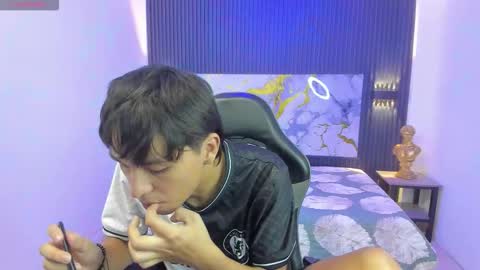 Stiwen online show from March 23, 2026, 10:25 pm