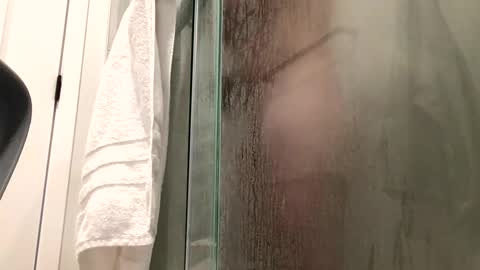 stlhotwifeguy online show from December 31, 2024, 3:42 pm