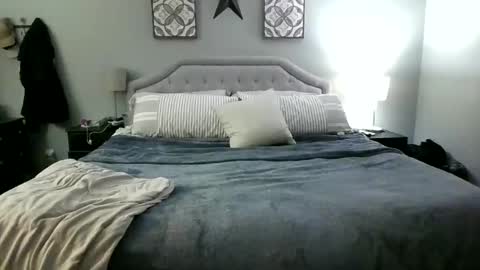 thesetwo22 online show from November 28, 2025, 9:34 am