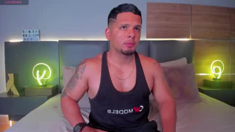 Stone Lee  online show from September 26, 2025, 5:11 am