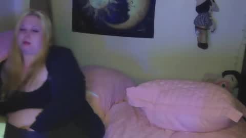 Snapshot of stoned2dabones666 chatting on December 12, 2024, 12:33 pm Haily online show from December 12, 2024, 12:33 pm