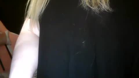 Snapshot of stoned2dabones666 chatting on January 5, 2025, 2:41 pm Haily online show from January 5, 2025, 2:41 pm