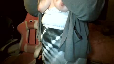 Snapshot of stoned2dabones666 chatting on January 6, 2025, 1:09 am Haily online show from January 6, 2025, 1:09 am