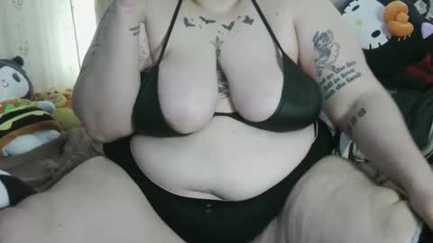 stonedbbw01 online show from December 3, 2025, 7:27 am