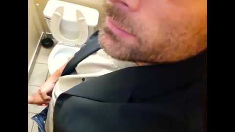 stopshottttt online show from December 2, 2025, 7:31 pm