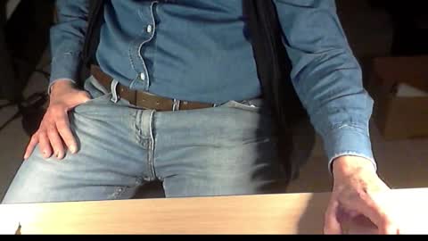 Snapshot of str8_dave chatting on November 27, 2025, 1:46 pm Dave online show from November 27, 2025, 1:46 pm