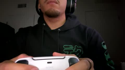 Snapshot of str8dj chatting on December 18, 2024, 1:56 pm Dj online show from December 18, 2024, 1:56 pm