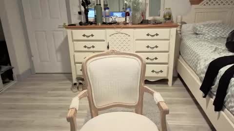 str8whiteboy21 online show from December 2, 2025, 9:21 pm