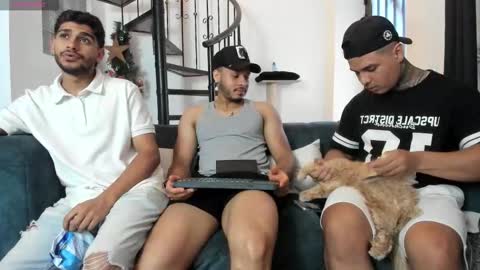 straight__friends online show from December 21, 2025, 2:57 pm