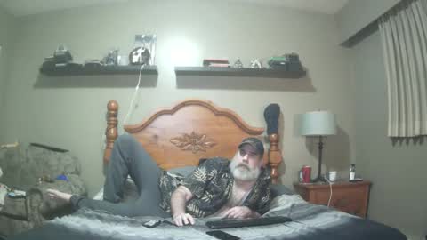 Snapshot of straightbear4you chatting on February 20, 2025, 8:39 am Straightbear4you online show from February 20, 2025, 8:39 am