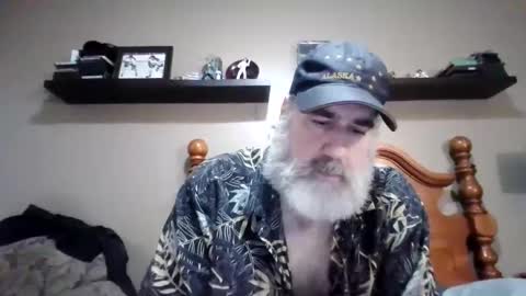 Snapshot of straightbear4you chatting on September 10, 2025, 11:38 pm Straightbear4you online show from September 10, 2025, 11:38 pm