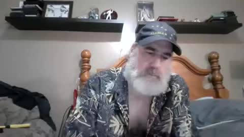 Snapshot of straightbear4you chatting on September 13, 2025, 10:09 pm Straightbear4you online show from September 13, 2025, 10:09 pm