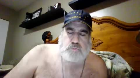 Straightbear4you online show from May 6, 2026, 3:13 am