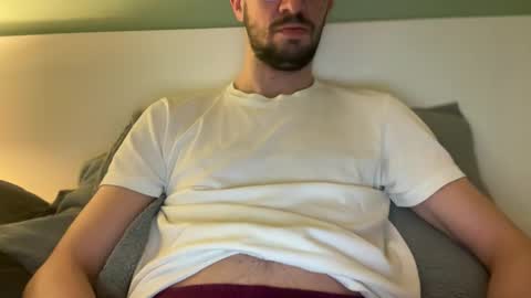 straightfirelotus69420 online show from December 4, 2025, 12:36 pm