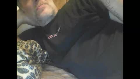 Snapshot of straightmaletouse chatting on April 10, 2026, 11:04 am straightmaletouse online show from April 10, 2026, 11:04 am