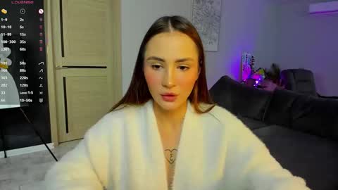 Laura online show from October 24, 2025, 4:53 am