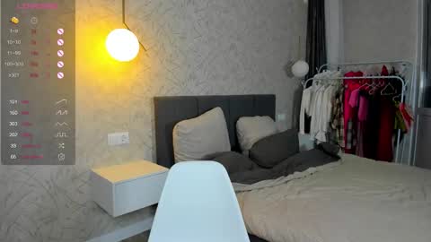 Laura online show from December 2, 2025, 1:00 am