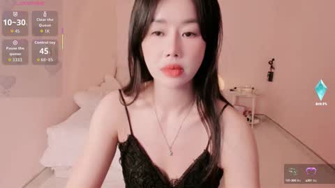 Snapshot of strawberry_loveee chatting on September 13, 2025, 5:13 pm strawberry_loveee online show from September 13, 2025, 5:13 pm