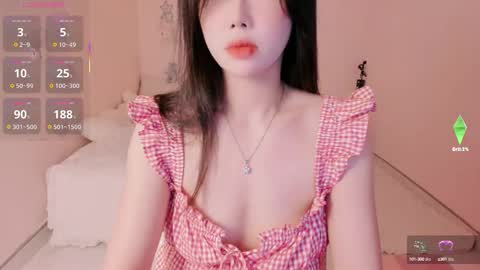 Snapshot of strawberry_loveee chatting on September 15, 2025, 10:15 am strawberry_loveee online show from September 15, 2025, 10:15 am