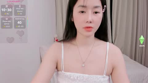 Snapshot of strawberry_loveee chatting on October 9, 2025, 2:48 pm strawberry_loveee online show from October 9, 2025, 2:48 pm