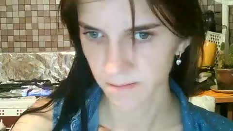 Snapshot of strawberry_storm chatting on October 16, 2025, 12:22 am Strawberry Storm online show from October 16, 2025, 12:22 am