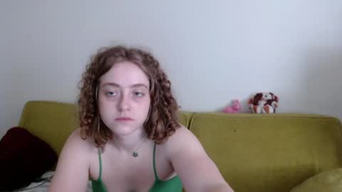 Strawberrylotsacake online show from April 29, 2026, 2:43 pm