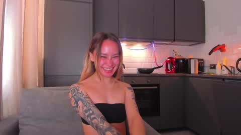 Tati and Lola online show from September 29, 2025, 1:05 pm