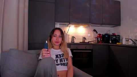 Tati and Lola online show from October 20, 2025, 5:35 pm